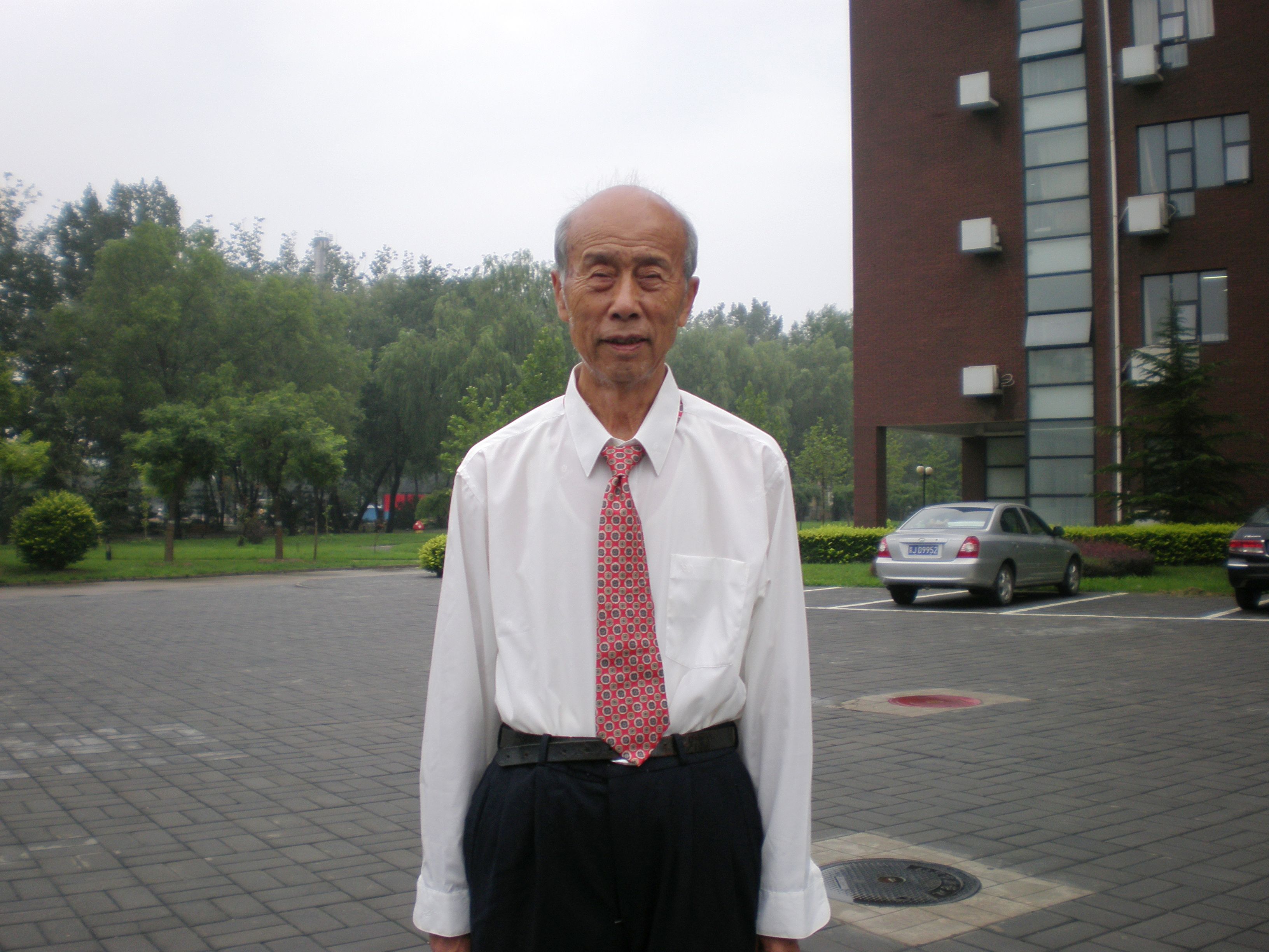 09年的杨老师，在电气与电子工程学院